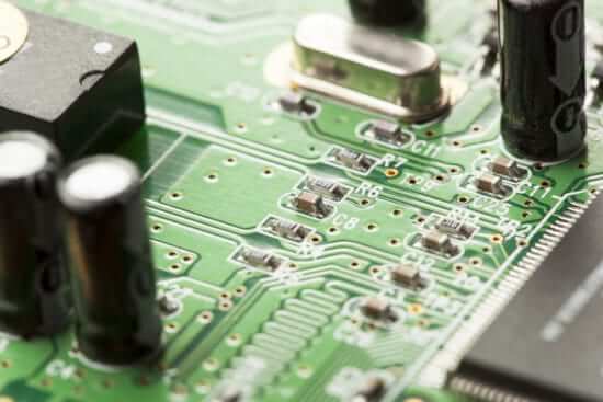 Elementos activos de un circuito eléctrico